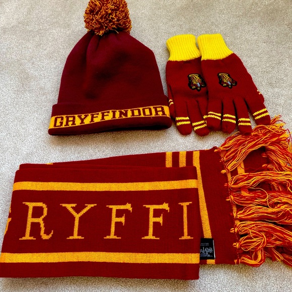 Ultimate HARRY POTTER GRYFFINDOR Winter Set. None worn. Thick and warm. - Picture 1 of 9